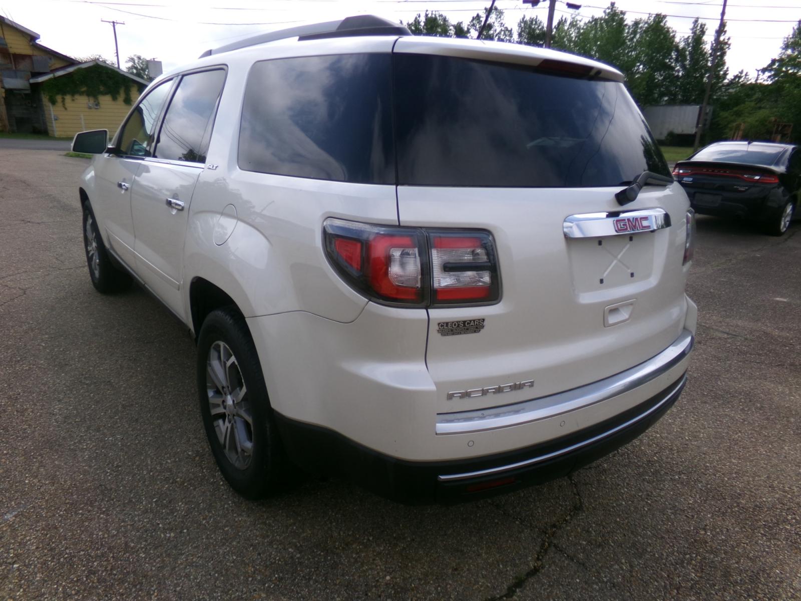 2015 White /Brown GMC Acadia SLT (1GKKRRKD4FJ) with an 3.6L engine, automatic transmission, located at 401 First NE, Bearden, AR, 71720, (870) 687-3414, 33.726528, -92.611519 - Photo #2